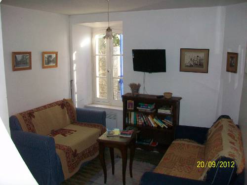 lounge-new.jpg - 11334 Bytes