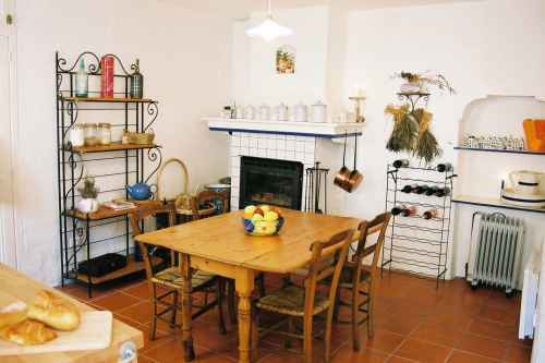 kitchen-1.jpg - 18459 Bytes