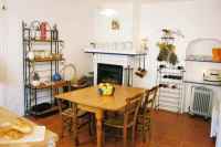 th-kitchen-1.jpg - 4222 Bytes