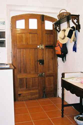 entrance-2.jpg - 15349 Bytes