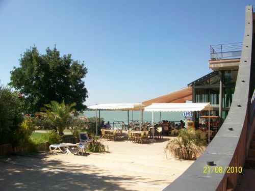 Lac Jouarres Cafe
